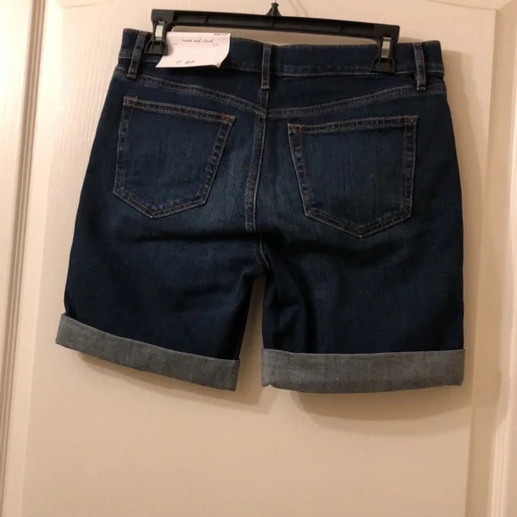 Denim Shorts. New with tag, Size 4 / 27. - Picture 2 of 4